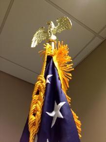 INDOOR AMERICAN FLAG AND FLAGPOLE BY BALD EAGLE FLAG STORE SERVING FREDERICKSBURG, RICHMOND, ROANOKE, CHARLOTTESVILLE, WARRANTOR, HARRISONBURG, WINCHESTER, FAIRFAX, ALEXANDRIA, ARLINGTON, STAFFORD, QUANTICO MARINE CORPS BASE, PHOTOGRAPH BY BALDEAGLEINDUSTRIES.COM (540) 374-3480