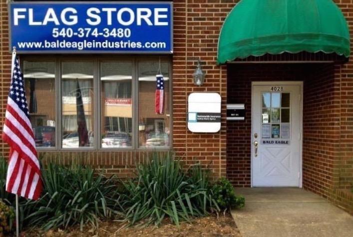 DACHSHUND FLAG DOG GARDEN FLAG AND FLAG STAND BY BALD EAGLE FLAG STORE FREDERICKSBURG VA 22407 USA (540) 374-3480 PHOTOGRAPH BY BALDEAGLEINDUSTRIES.COM