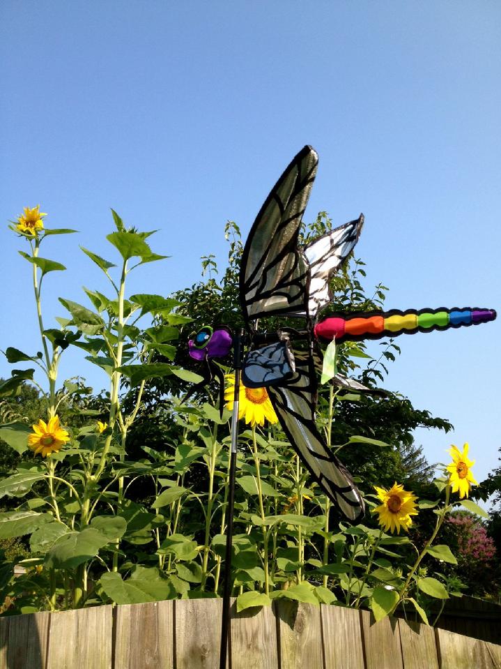 GARDEN SPINNER WIND SPINNER BY BALD EAGLE FLAG STORE DIVISION OF BALD EAGLE INDUSTRIES SERVING FREDERICKSBURG, RICHMOND, HAMPTON, NEWPORT NEWS, NORFOLK, VA BEACH, ARLINGTON, ALEXANDRIA, FAIRFAX, WINCHESTER, HARRISONBURG, WARRANTON, CHARLOTTESVILLE, PHOTOGRAPH BY BALDEAGLEINDUSTRIES.COM