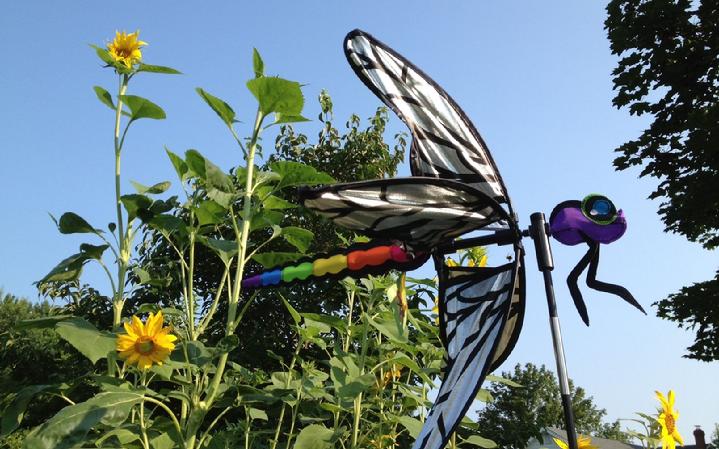 GARDEN SPINNER WIND SPINNER BY BALD EAGLE FLAG STORE DIVISION OF BALD EAGLE INDUSTRIES SERVING FREDERICKSBURG, RICHMOND, HAMPTON, NEWPORT NEWS, NORFOLK, VA BEACH, ARLINGTON, ALEXANDRIA, FAIRFAX, WINCHESTER, HARRISONBURG, WARRANTON, CHARLOTTESVILLE, PHOTOGRAPH BY BALDEAGLEINDUSTRIES.COM