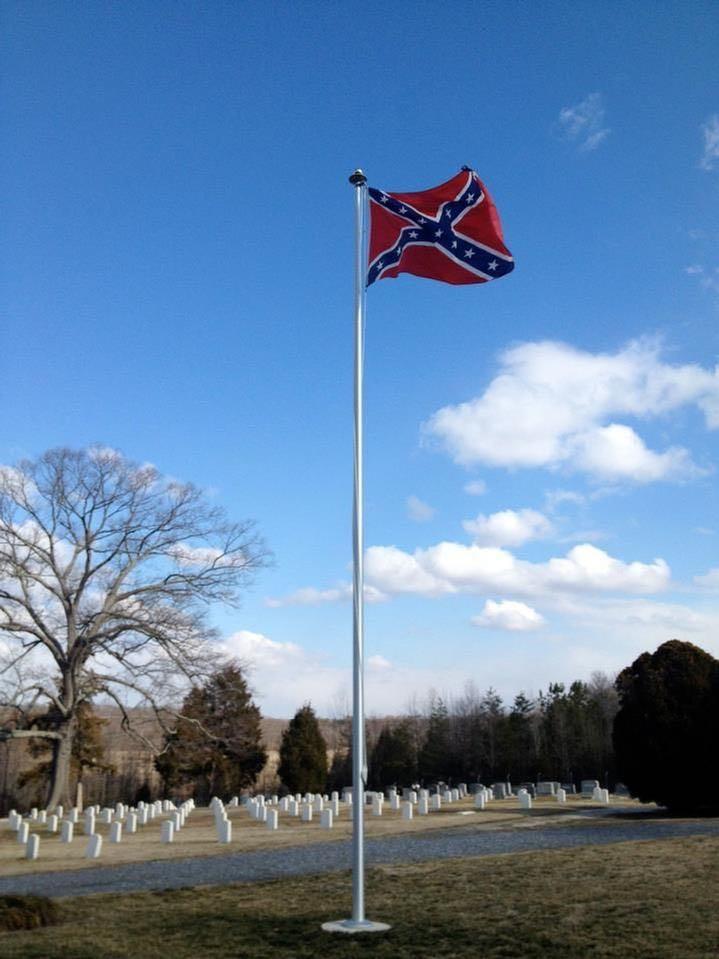 CONFEDERATE FLAG SALES BY BALD EAGLE FLAG STORE FREDERICKSBURG VIRGINIA USA, 540-374-3480 PHOTOGRAPH BY BALDEAGLEINDUSTRIES.COM