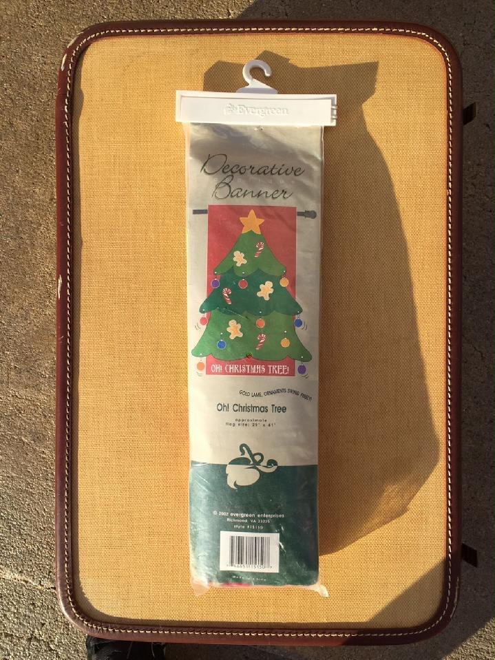 DELUXE 3D APPLIQUE OH CHRISTMAS TREE FLAG SALES BY BALD EAGLE FLAG STORE USA, PHOTOGRAPH BY BALDEAGLEINDUSTRIES.COM 540-374-3480
