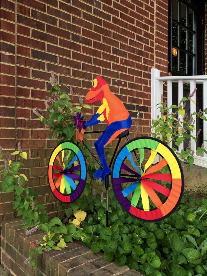 GARDEN SPINNERWIND SPINNER BY BALD EAGLE FLAG STORE FREDERICKSBURG VA USA 540-374-3480 PHOTOGRAPH BY BALDEAGLEINDUSTRIES.COM