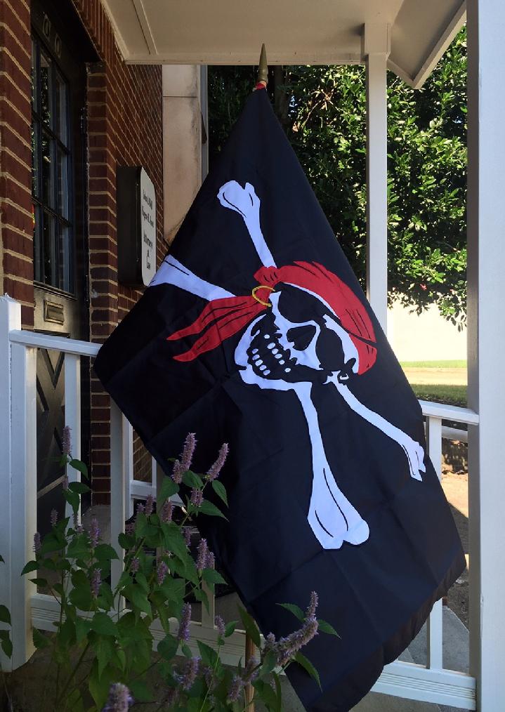 PIRATE FLAG SALES BY BALD EAGLE FLAG STORE FREDERICKSBURG VIRGINIA 540-374-3480 PHOTOGRAPH BY BALDEAGLEINDUSTRIES.COM