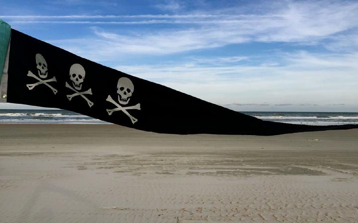 PIRATE FLAG BY BALD EAGLE FLAG STORE SERVING FREDERICKSBURG, RICHMOND, HAMPTON, NEWPORT NEWS, NORFOLK, VA BEACH, ARLINGTON, ALEXANDRIA, FAIRFAX, WINCHESTER, HARRISOBURG, SHENANDOAH, ROANOKE