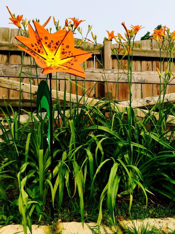 SOLARMAX® Nylon Tiger Lily Garden Spinner from Bald Eagle Flag Store serving Fredericksburg, Richmond, Hampton, Newport News, Norfolk, Va Beach, Arlington, Alexandria, Fairfax, Winchester, Harrisonburg and Roanoke, 540-374-3480, BALDEAGLEINDUSTRIES.COM