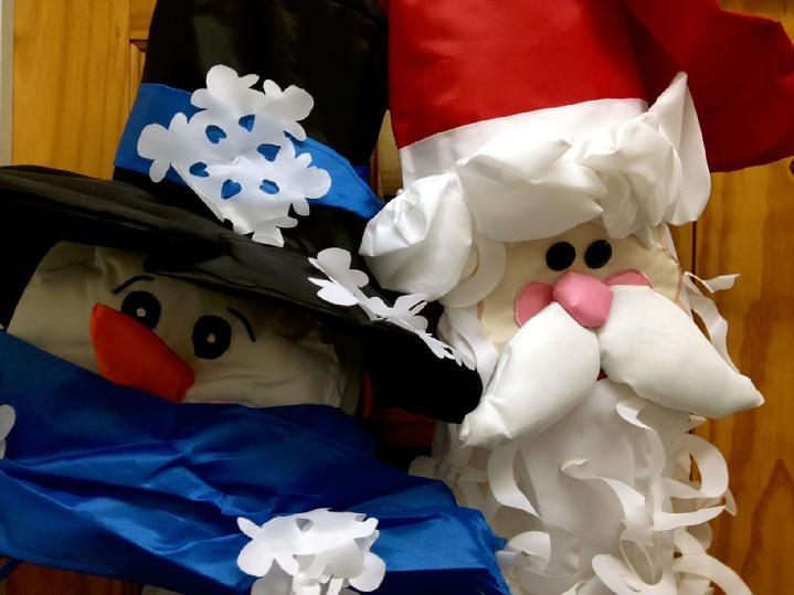 WINTER WINDSOCK BY BALD EAGLE FLAG STORE FREDERICKSBURG VA USA 540-374-3480 SANTA WINDSOCK AND FROSTY WINDSOCK SALES, PHOTOGRAPH BY BALDEAGLEINDUSTRIES.COM
